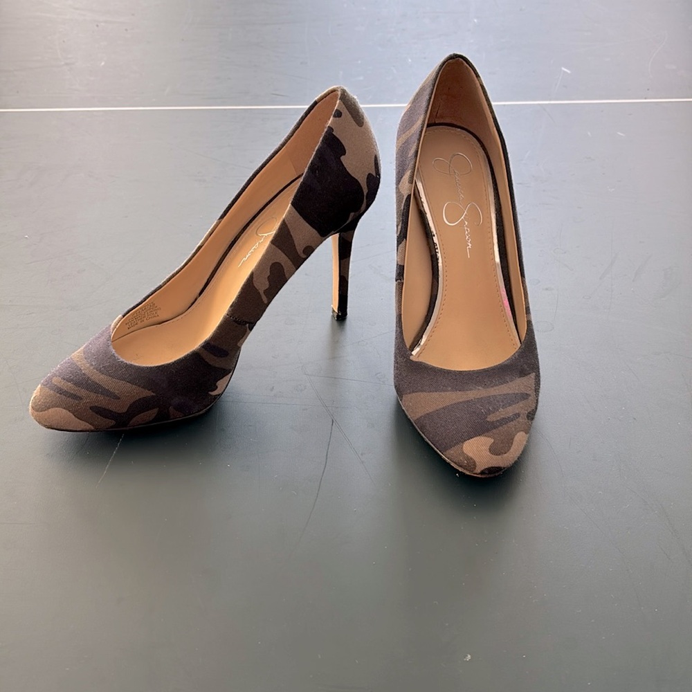 Jessica Simpson camouflage print 7.5 heels